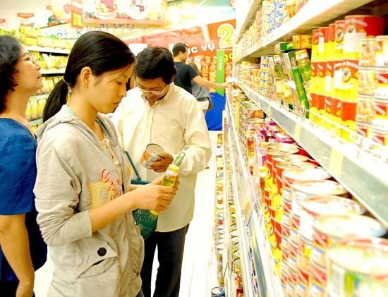 Customers at a Lotte Mart Supermarket in HCMC (Photo: SGGP) Customers at a Lotte Mart Supermarket in HCMC (Photo: SGGP)